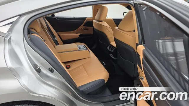 Lexus ES 7th Gen — Фото автомобиля 12