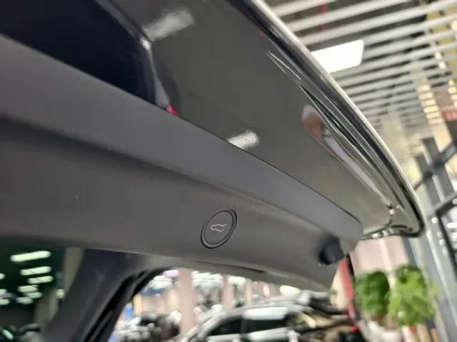 Tesla Model Y — Фото автомобиля 13