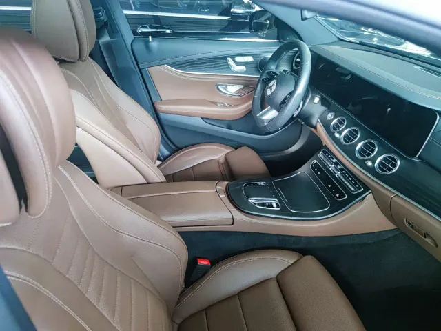 Mercedes-Benz E-Class — Фото автомобиля 12