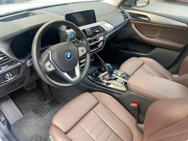 BMW iX3 — Фото автомобиля 9