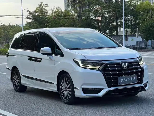 Honda Elysion — Фото автомобиля 3