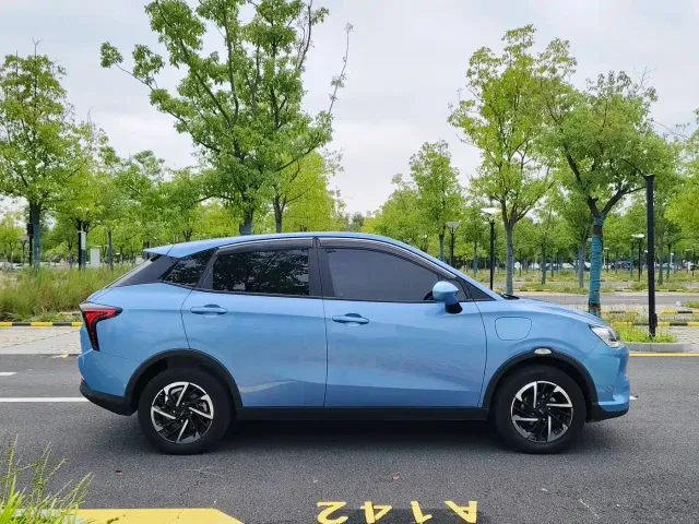 Hozon Neta V — Фото автомобиля 4