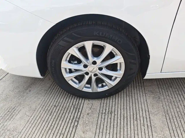 Roewe i5 — Фото автомобиля 22