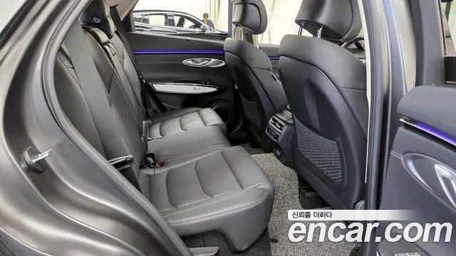 Genesis GV70 2.5T Бензин AWD — Фото автомобиля 12