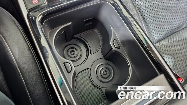 Kia Niro — Фото автомобиля 25