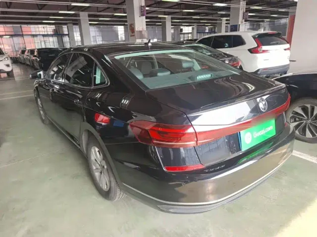 Volkswagen Passat — Фото автомобиля 4
