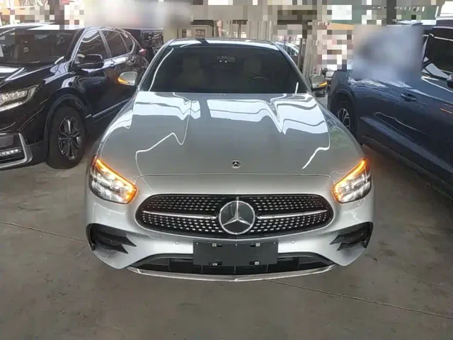 Mercedes-Benz E-Class — Фото автомобиля 2