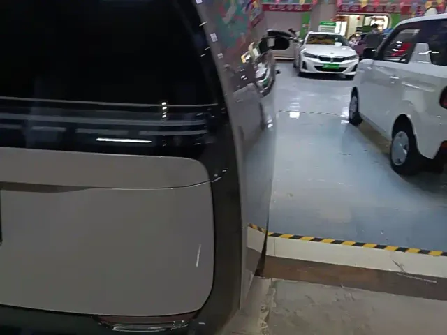 Li Auto MEGA — Фото автомобиля 7