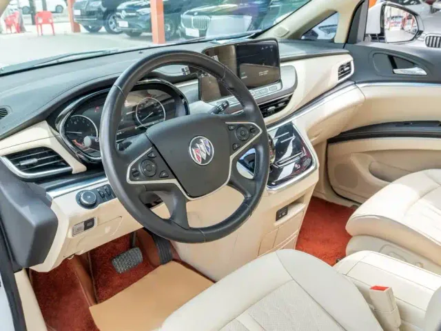Buick GL8 — Фото автомобиля 5