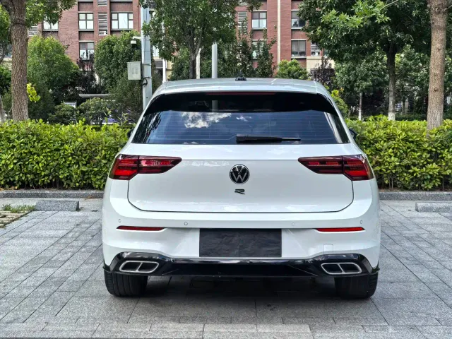 Volkswagen Golf — Фото автомобиля 25
