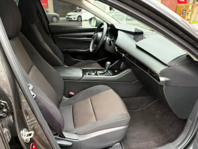 Mazda Axela — Фото автомобиля 9