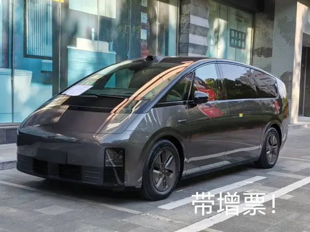 Li Auto MEGA — Фото автомобиля 2