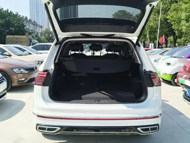 Volkswagen Tiguan L — Фото автомобиля 18