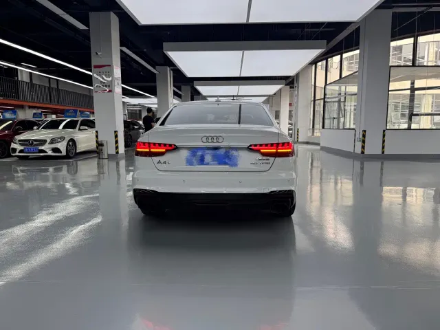 Audi A4L — Фото автомобиля 13