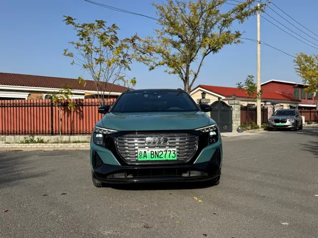 Audi Q5 e-tron — Фото автомобиля 2