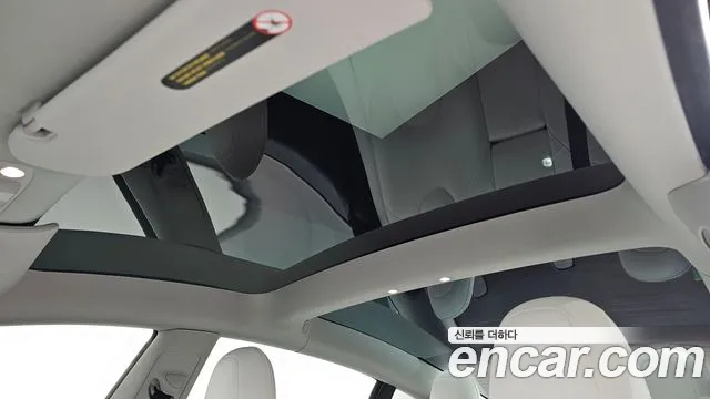 Tesla Model 3 — Фото автомобиля 24