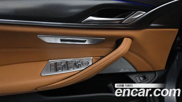 BMW 5 Series G30 — Фото автомобиля 24