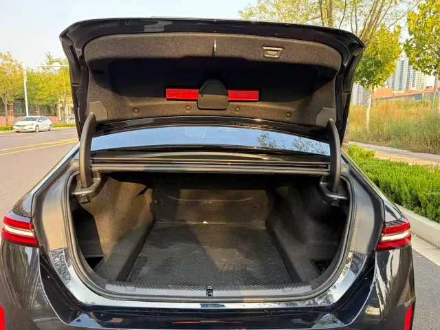 BMW 5 Series — Фото автомобиля 16