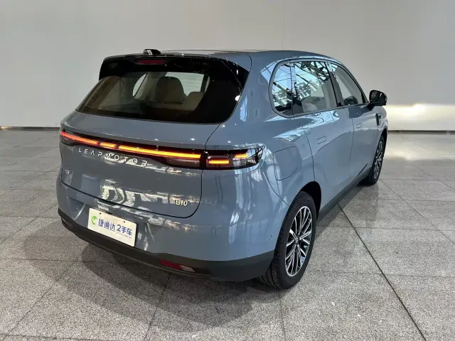 Leapmotor B10 — Фото автомобиля 14