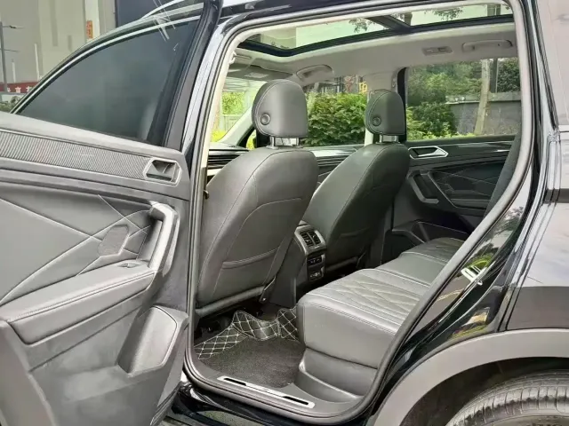 Volkswagen Tiguan L 2022 330TSI Auto 2WD R-Line Premium Edition — Фото автомобиля 8