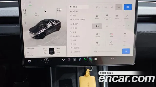Tesla Model Y — Фото автомобиля 22