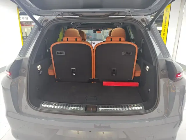 Li Auto L8 — Фото автомобиля 19