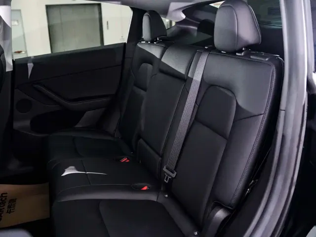 Tesla Model Y — Фото автомобиля 13