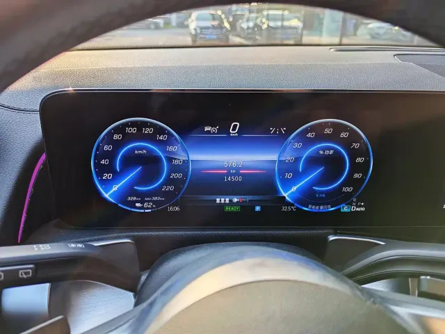 Mercedes-Benz EQB — Фото автомобиля 4