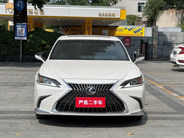Lexus ES — Фото автомобиля 2