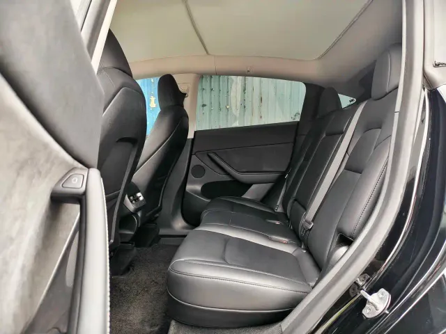 Tesla Model Y — Фото автомобиля 8