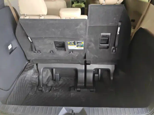 Toyota Sienna — Фото автомобиля 4