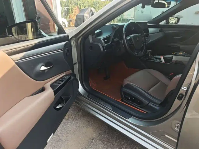 Lexus ES — Фото автомобиля 15