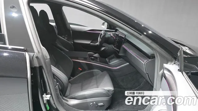 Tesla Model S — Фото автомобиля 17