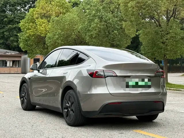 Tesla Model Y 2024 Rear-Wheel Drive Version — Фото автомобиля 14