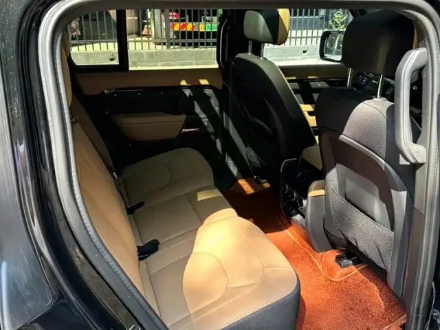 Land Rover Defender — Фото автомобиля 16