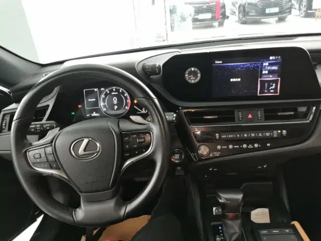 Lexus ES — Фото автомобиля 9