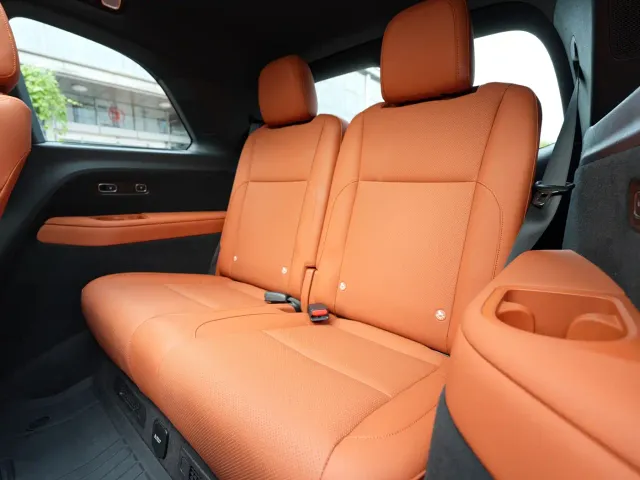 Li Auto L9 — Фото автомобиля 15