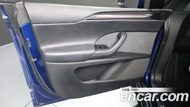 Tesla Model X — Фото автомобиля 20