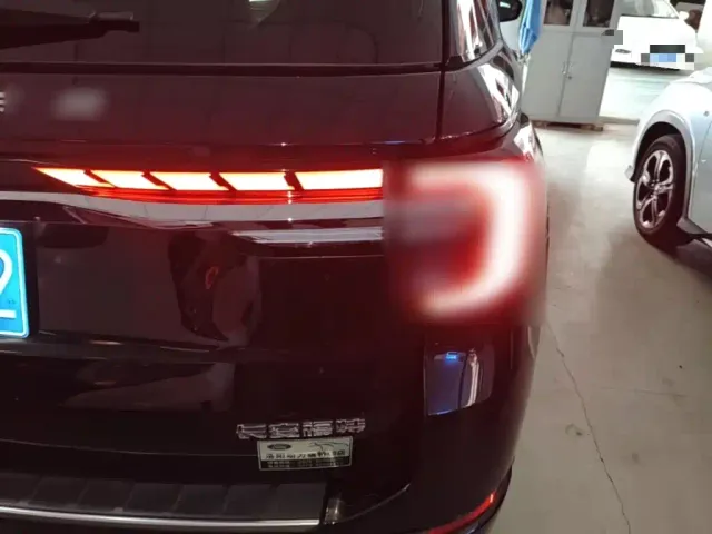 Ford Explorer — Фото автомобиля 7