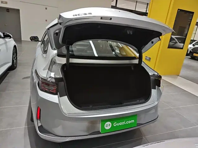 Changan Qiyuan A05 — Фото автомобиля 18