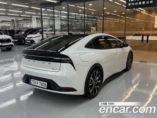 Toyota Prius 5th Gen — Фото автомобиля 2