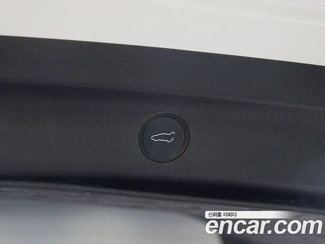 Tesla Model Y — Фото автомобиля 12