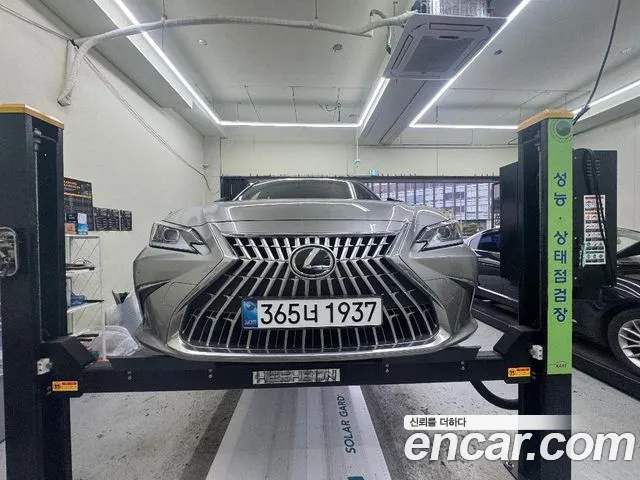 Фотография автомобиля — Lexus ES 7th Gen