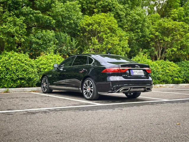 Jaguar XFL — Фото автомобиля 7