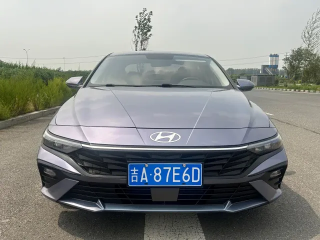 Hyundai Elantra — Фото автомобиля 2