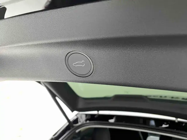 Tesla Model Y — Фото автомобиля 8