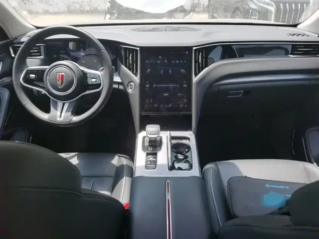 Hongqi HS7 PHEV — Фото автомобиля 9