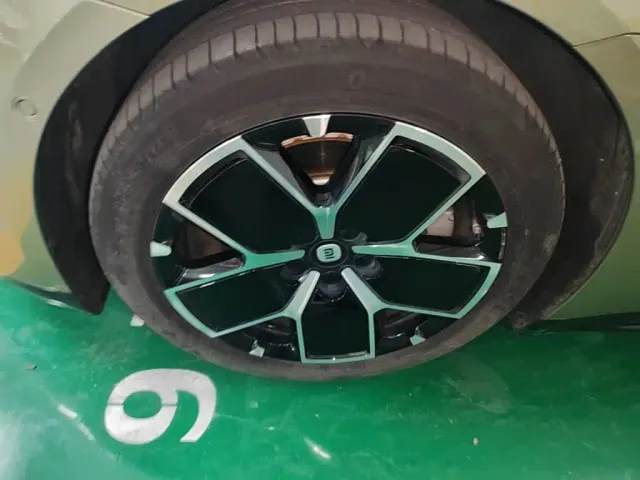 Xiaomi SU7 — Фото автомобиля 22