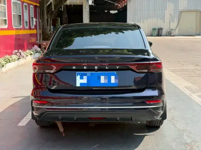 Geely Emgrand — Фото автомобиля 4