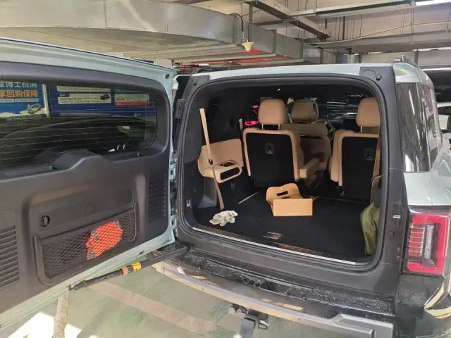BYD FangChengBao Leopard 8 — Фото автомобиля 9